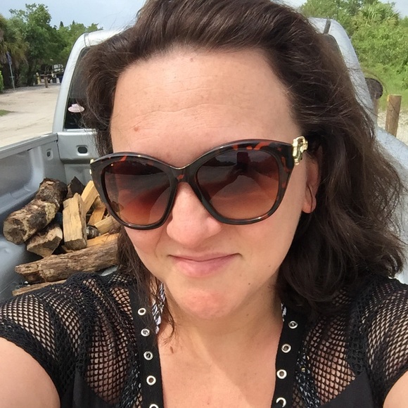 Meet your Posher, Cassie - Picture 1 of 1